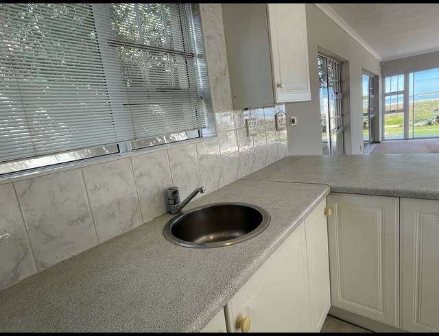 4 BEDROOM HOUSE FOR SALE IN MIDDEDORP